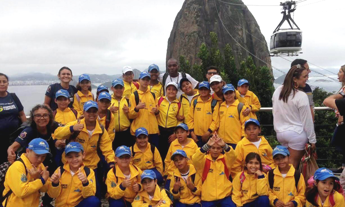 Capa da notícia: Alunos do Força no Esporte visitam museus e o Pão de Açúcar