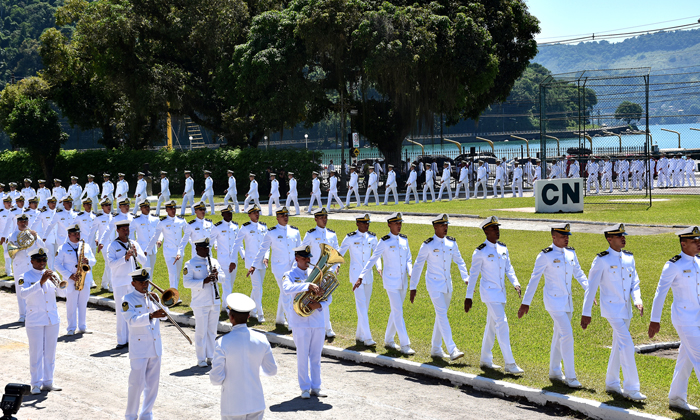 Capa da notícia: Colégio Naval forma mais 197 alunos