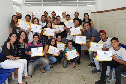 Capa da notícia: Alunos da Emes recebem certificado do Acessuas Trabalho