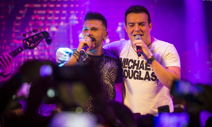Capa da notícia: Dupla Marcos & Belutti abre a festa de fim de ano em Angra