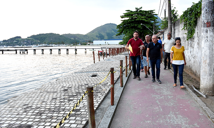 Capa da notícia: Prefeitura vai reconstruir calçadão do Frade