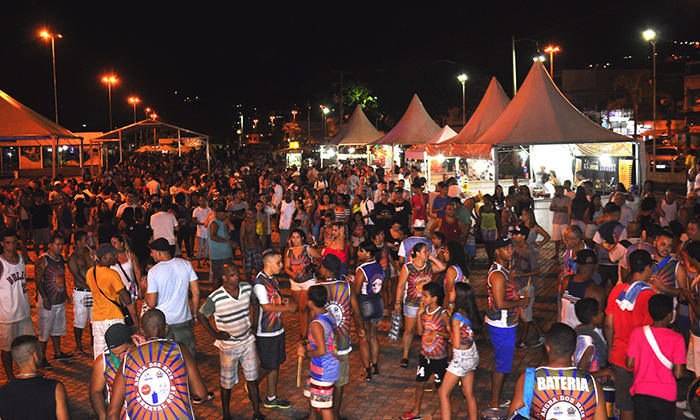 Capa da notícia: Angra aquece os tamborins para o Carnaval