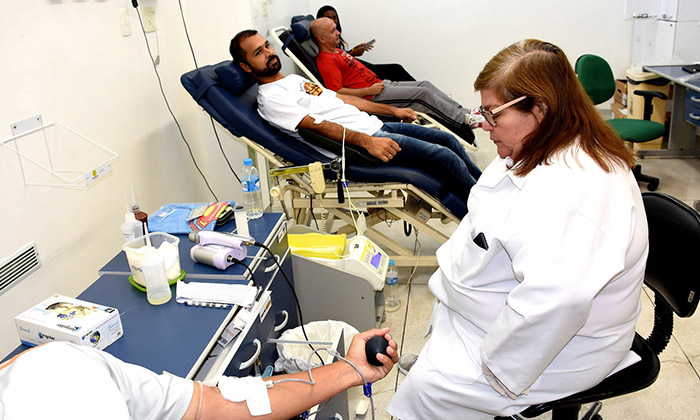 Capa da notícia: Participantes da Abadá-Capoeira doam sangue no Hemonúcleo