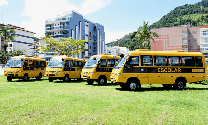 Capa da notícia: Município compra nove ônibus para transporte escolar