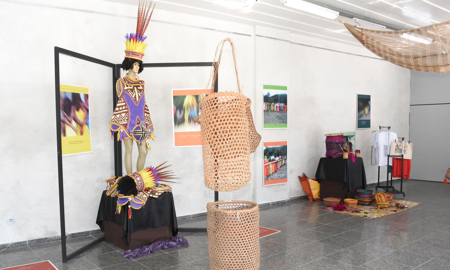 Capa da notícia: Casa Larangeiras recebe mostra sobre arte e cultura Guarani 