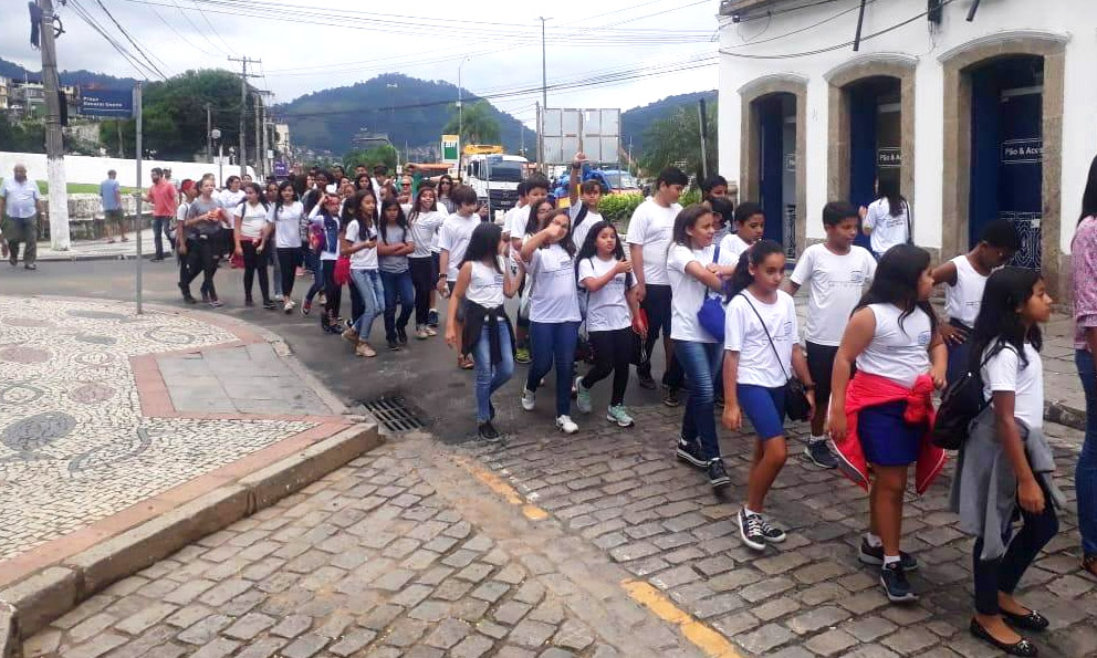 Capa da notícia: Caminhada Ecológica abre Semana do Meio Ambiente  em Angra