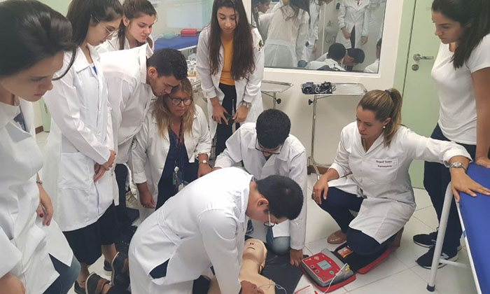 Capa da notícia: Estácio oferece bolsas de estudo de 100% para medicina