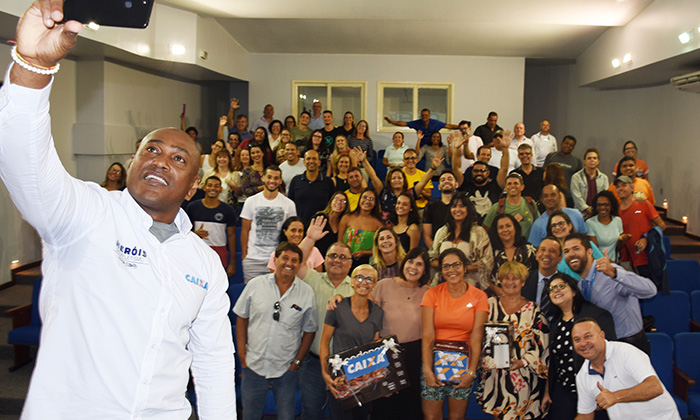 Capa da notícia: Claudinei Quirino dá palestra em Angra