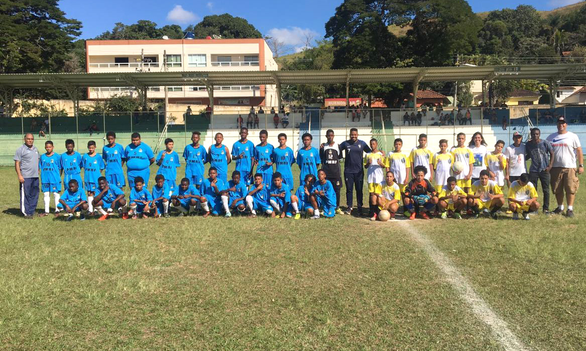 Capa da notícia: Alunos do Gol Social disputam amistosos em Rio das Flores