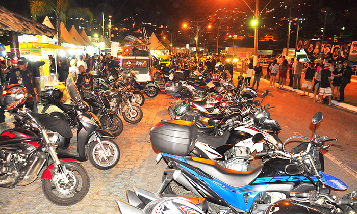 Capa da notícia: Angra Moto Fest agita a Praia do Anil de 25 a 28 de julho