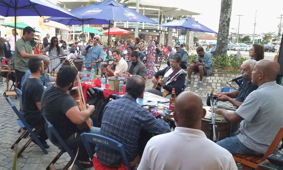 Capa da notícia: Chorinho Caiçara anima o domingo em Angra
