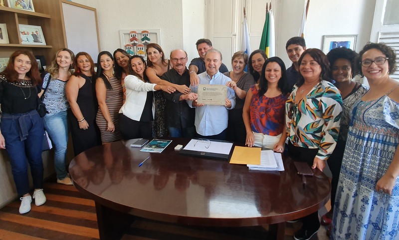 Capa da notícia: Unicef premia Angra por trabalho contra a evasão escolar 