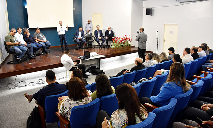 Capa da notícia: Encontro de Soluções capacita servidores dos municípios