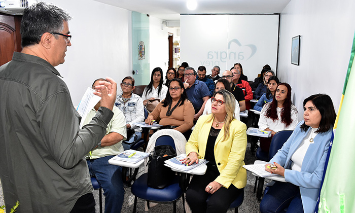 Capa da notícia: AngraPrev capacita conselheiros