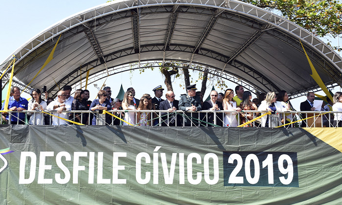 Capa da notícia: Centro de Angra em verde e amarelo