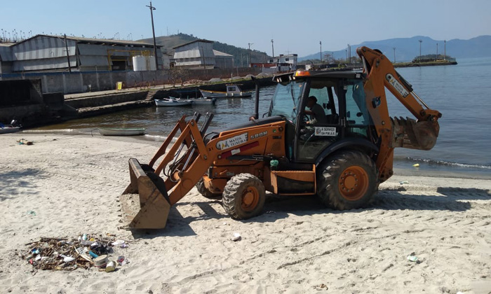 Capa da notícia: Ordenamento e limpeza na praia do São Bento