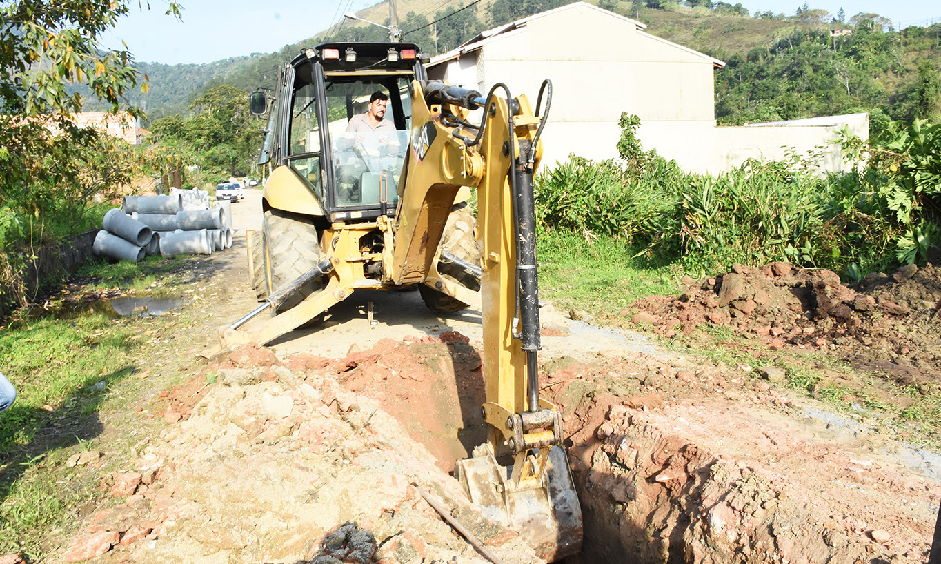 Capa da notícia: Bairro do Pontal recebe drenagem e  pavimentação