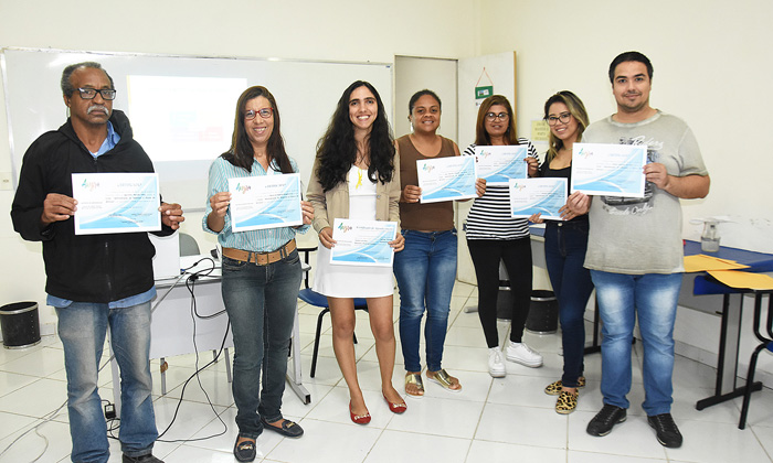 Capa da notícia: Alunos recebem certificado da Escola de Gestão