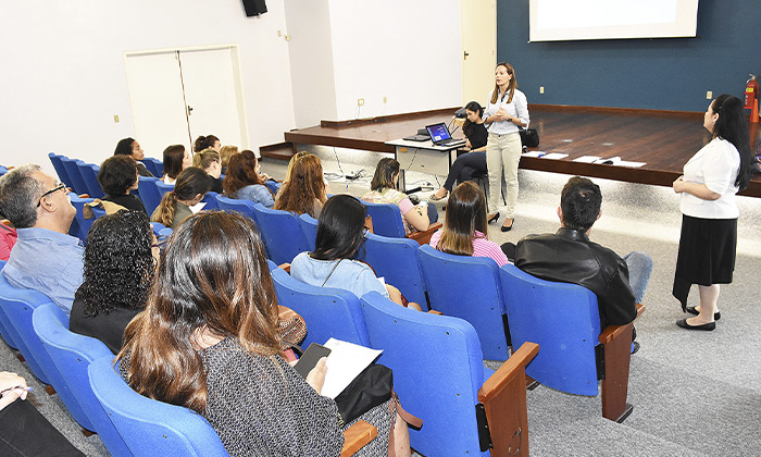 Capa da notícia: Reunião e palestra sobre “turismo de casamento”