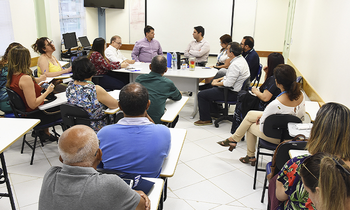Capa da notícia: Prefeito acompanha visita do MEC à Estácio