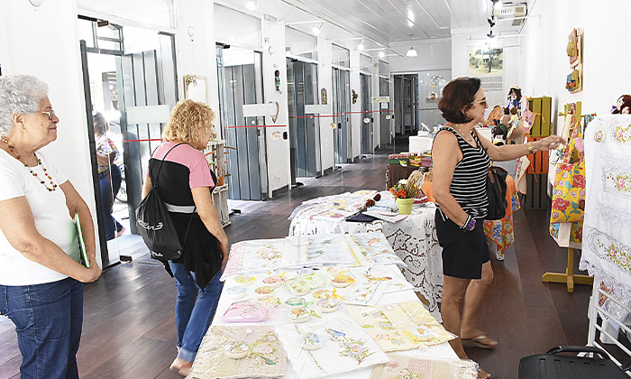 Capa da notícia: Arte com Amor em exposição na Casa de Cultura