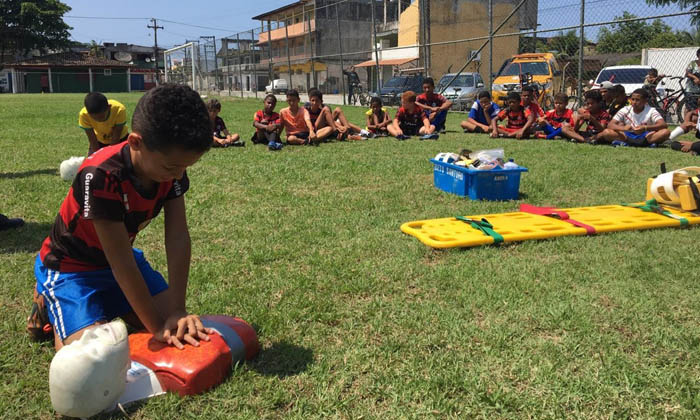 Capa da notícia: Treinamento de primeiros socorros para o Gol Social