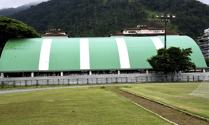Capa da notícia: Cobertura de ginásio poliesportivo é concluída
