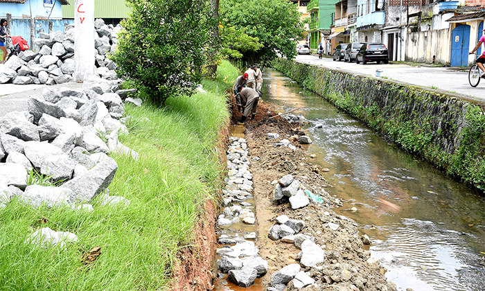 Capa da notícia: Obras do canal do Frade são iniciadas
