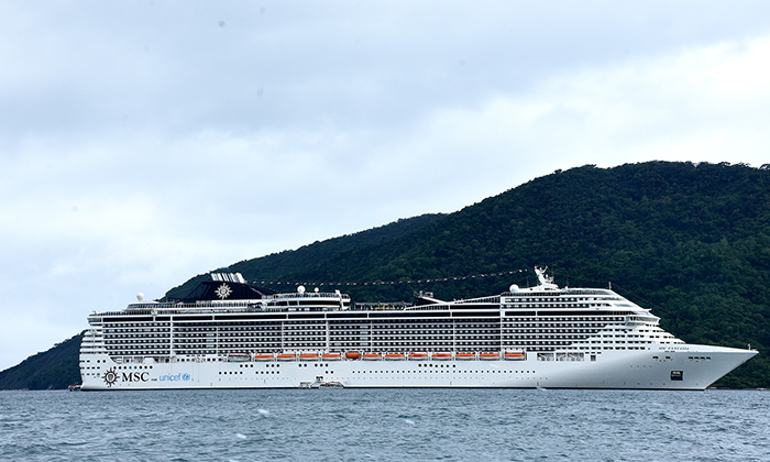 Capa da notícia: Navio Costa Pacífica volta a Angra após mudança de rota