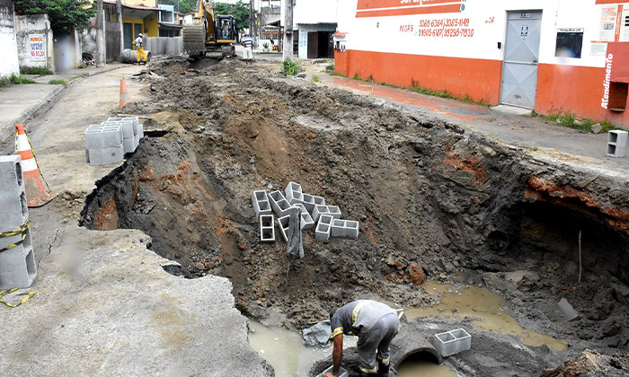 Capa da notícia: Rua Ivo Cândido recebe obras de drenagem