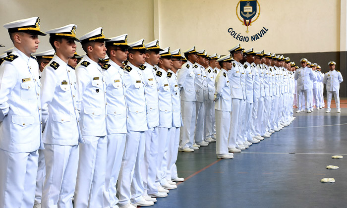 Capa da notícia: Prefeito prestigia troca de comando no Colégio Naval