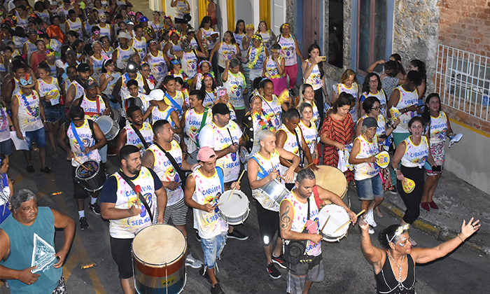 Capa da notícia: ‘Carnaval é Ser Igual’ abre a folia na noite de quinta 