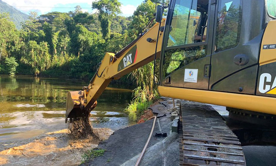 Capa da notícia: Primeira etapa das obras de enrocamento no Ariró é concluída