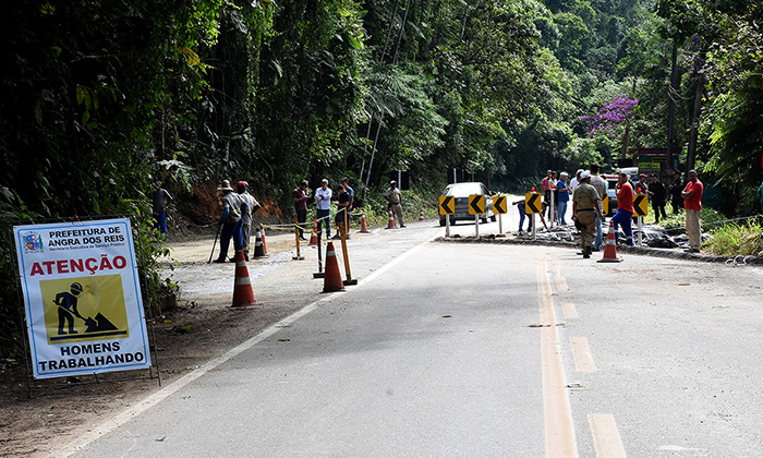 Capa da notícia: Prefeitos de Angra e Rio Claro vistoriam obras na RJ-155