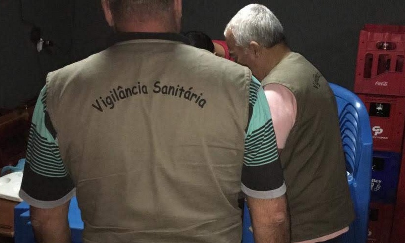 Capa da notícia: Aquisição de álcool em gel 70 % envolve cuidados
