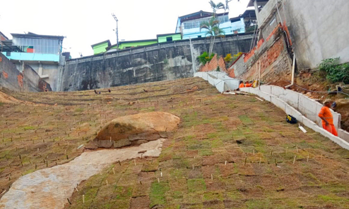 Capa da notícia: Obra de contenção de encosta no Morro da Carioca