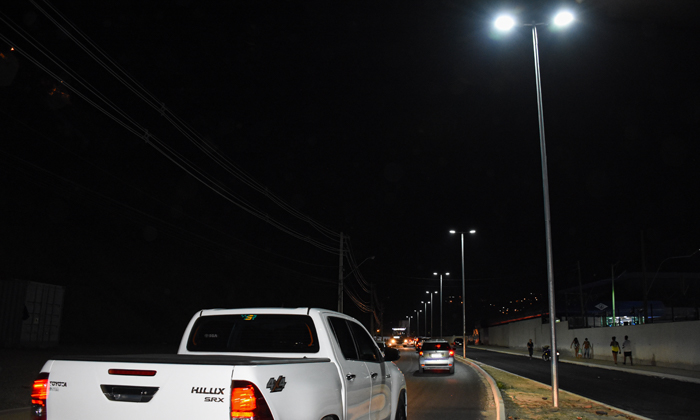 Capa da notícia: Avenida Ayrton Senna ganha nova iluminação