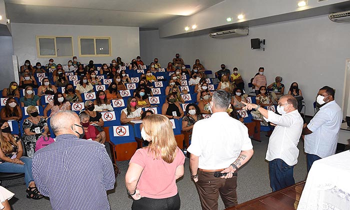 Capa da notícia: Angra reúne gestores para discutir os rumos da educação 