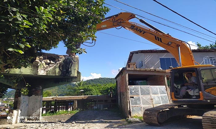 Capa da notícia: Demolição de caixa d’água para construção de área de lazer