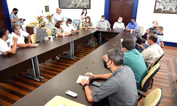 Capa da notícia: Angra recebe visita do secretário de Estado de Pesca