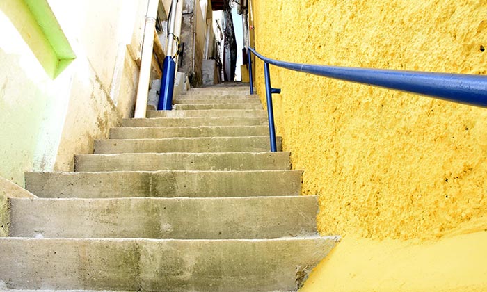 Capa da notícia: Prefeitura reforma escada no Morro da Fortaleza