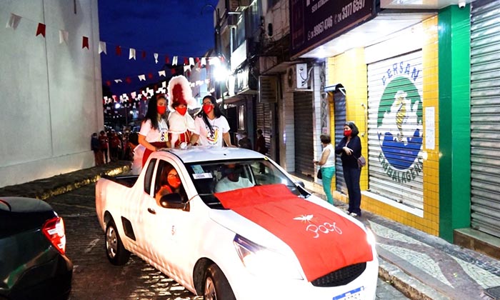 Capa da notícia: Festa do Divino termina com carreata