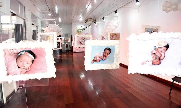 Capa da notícia: Recém-nascidos são destaque em exposição na Casa de Cultura