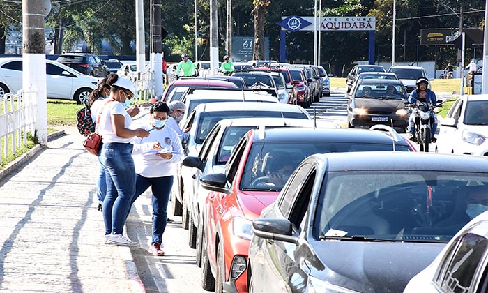 Capa da notícia: Angra vacina 3.362 pessoas com 40 anos ou mais