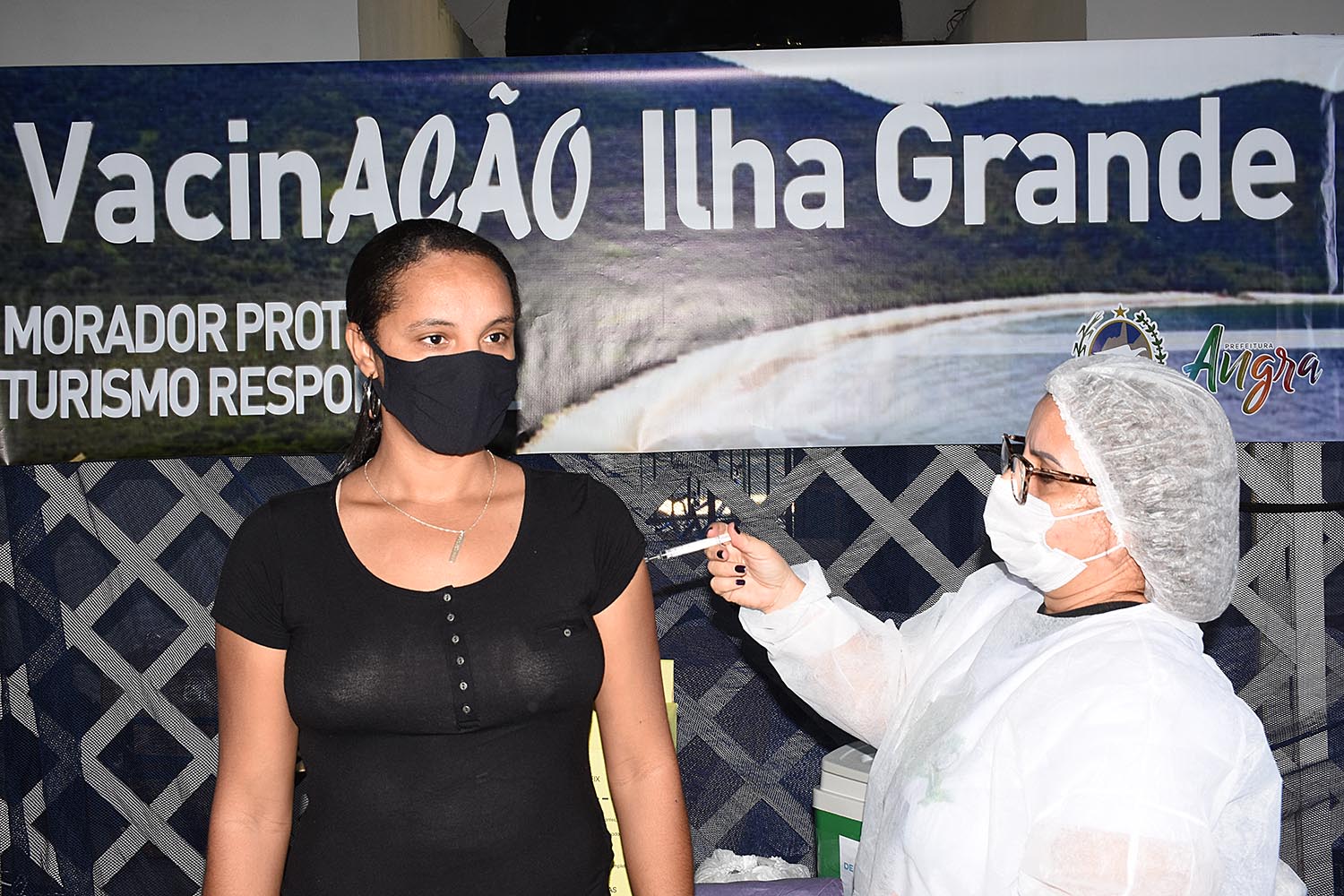 Capa da notícia: Vacinação em massa na Ilha Grande