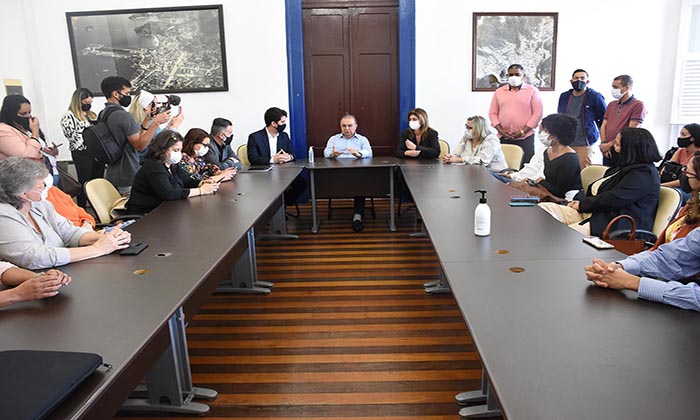 Capa da notícia: Prefeitura e Estácio assinam convênio para estágio