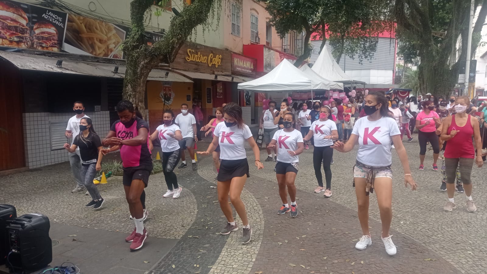 Capa da notícia: Outubro Rosa na Praça do Papão