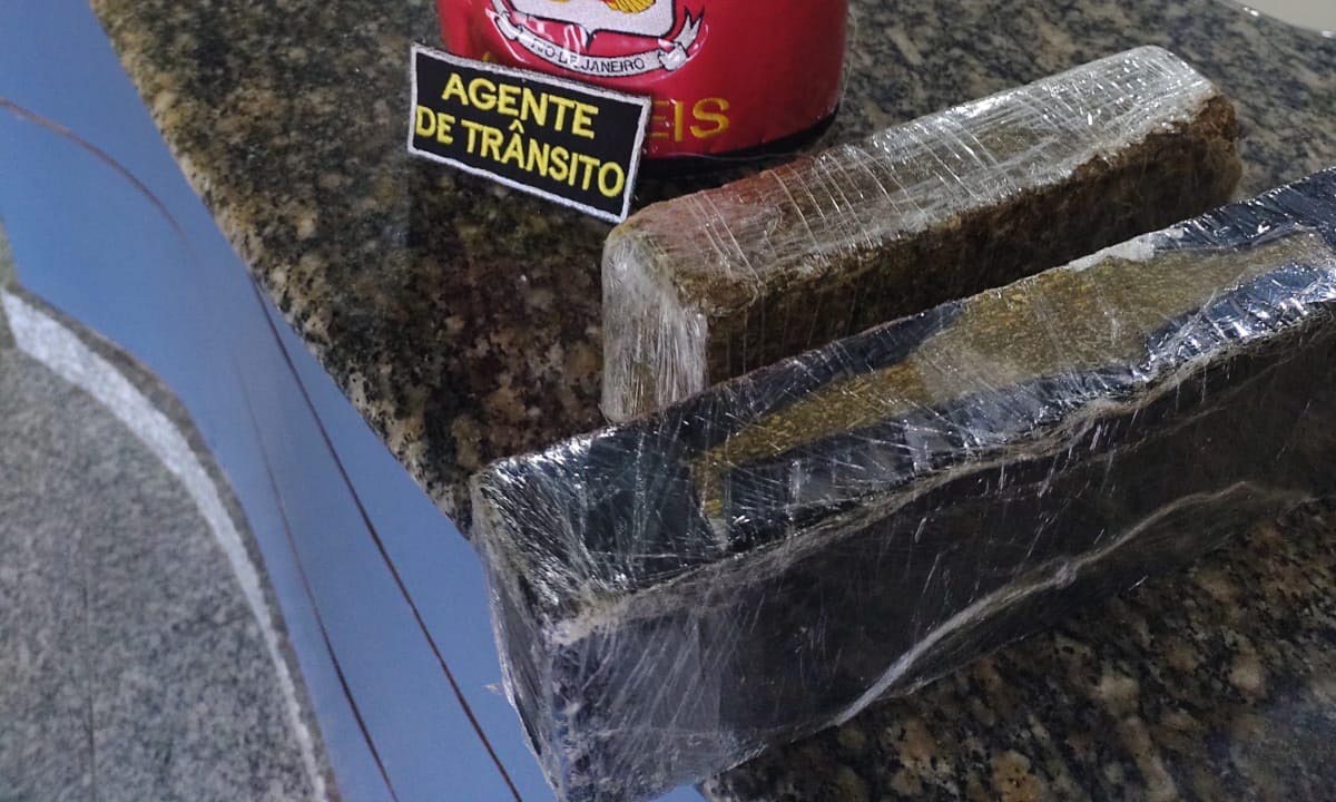 Capa da notícia: Proeis apreende drogas em carro de transporte irregular