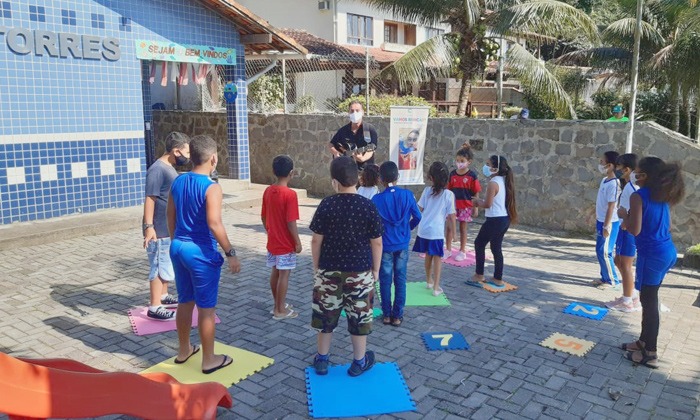 Capa da notícia: Jogos, músicas e arte no Escola em Movimento 