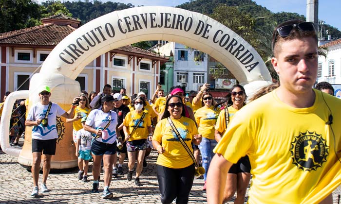 Capa da notícia: Etapa do Circuito Cervejeiro de Corrida de Angra é sucesso